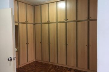 SL 4, Bandar Sungai Long