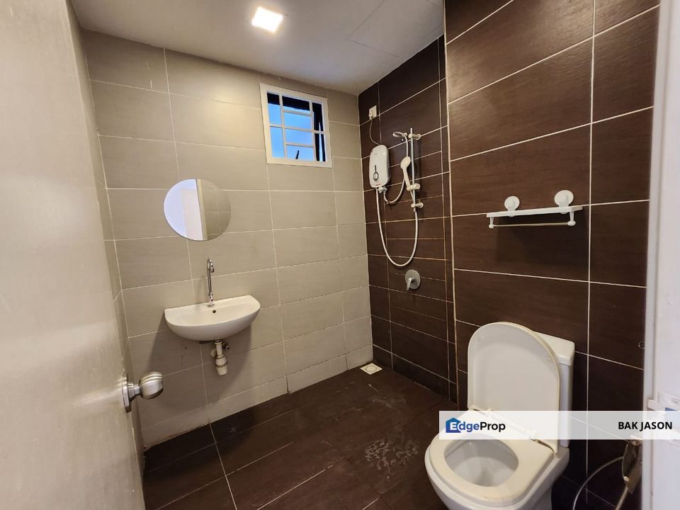 3b2b Full renovation furnished condo only 400k, Selangor, Seri Kembangan