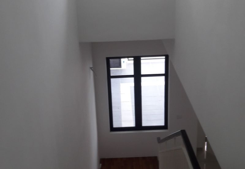 Cradleton @ Eco Majestic