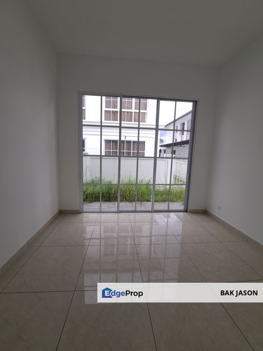 stoneridge bungalow below market price, Selangor, Semenyih