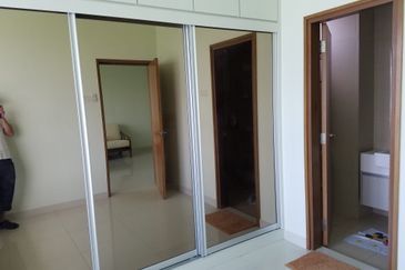 Royal Regent Sri Putramas III