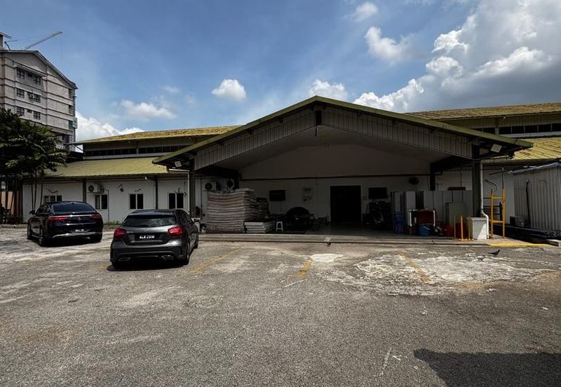 Kampung Sungai Kayu Ara