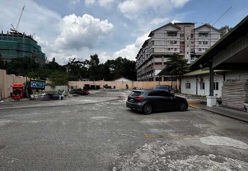 Kampung Sungai Kayu Ara