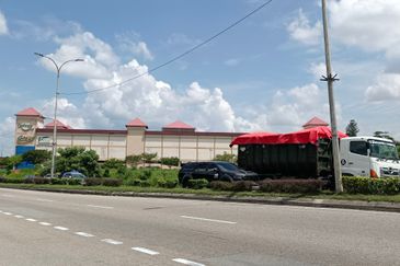 TODAYS MALL ULU TIRAM JOHOR