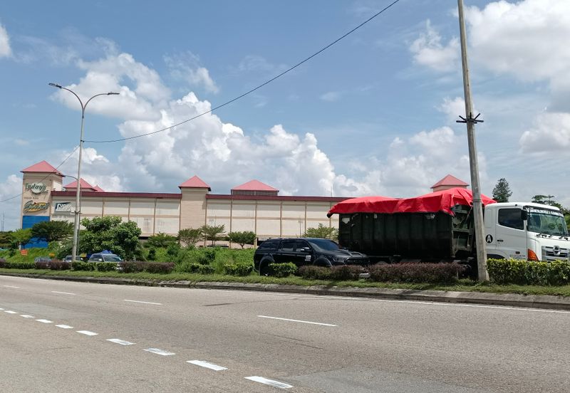 TODAYS MALL ULU TIRAM JOHOR