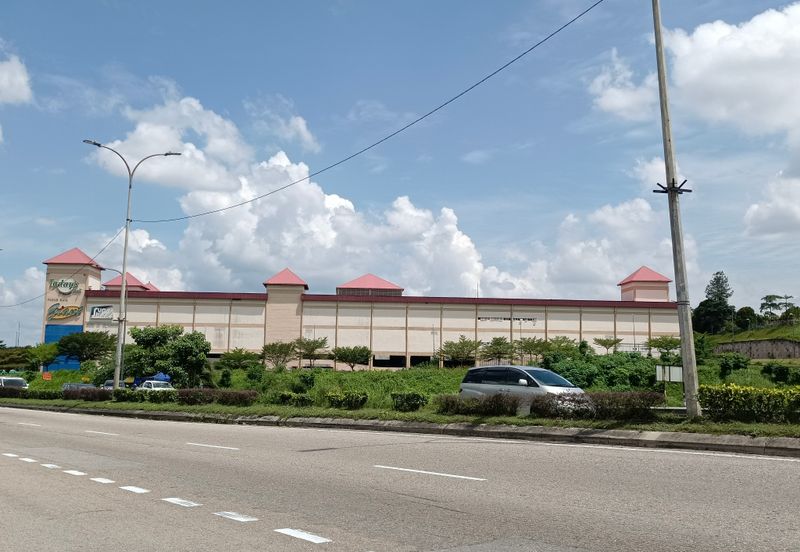 TODAYS MALL ULU TIRAM JOHOR