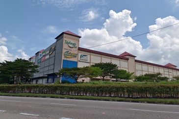 TODAYS MALL ULU TIRAM JOHOR