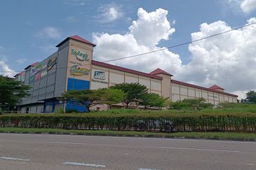 TODAYS MALL ULU TIRAM JOHOR