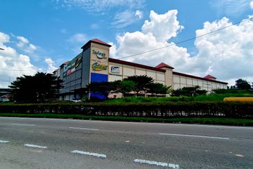 TODAYS MALL ULU TIRAM JOHOR