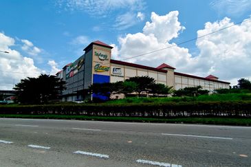 TODAYS MALL ULU TIRAM JOHOR
