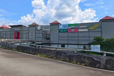 TODAYS MALL ULU TIRAM JOHOR