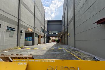 TODAYS MALL ULU TIRAM JOHOR