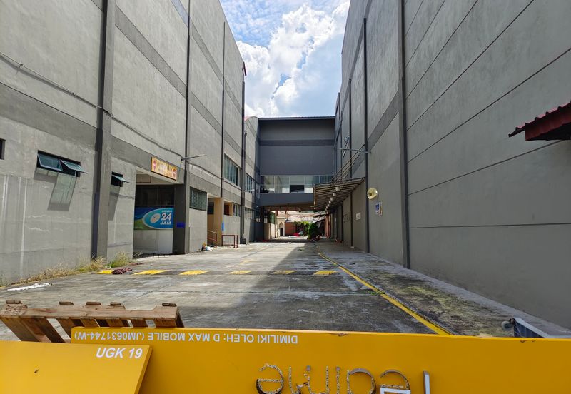 TODAYS MALL ULU TIRAM JOHOR