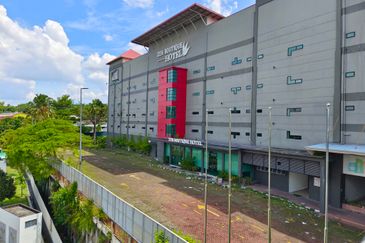 TODAYS MALL ULU TIRAM JOHOR