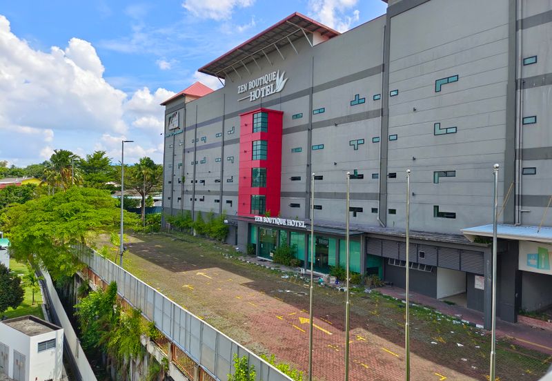 TODAYS MALL ULU TIRAM JOHOR