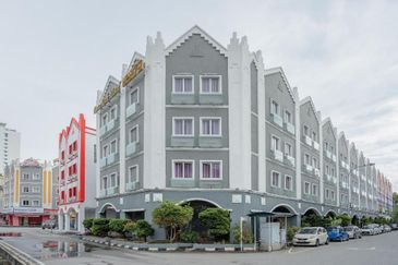 Bandar Hilir 3 Star Hotels with 94 rooms & lift