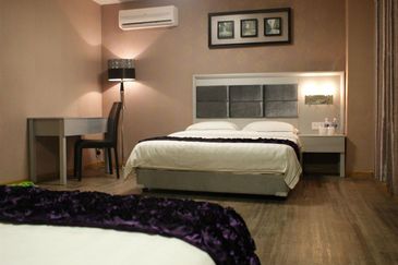 Bandar Hilir 3 Star Hotels with 94 rooms & lift