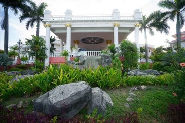 Jalan Pantai Tengah / Chenang (Hotels & Resort)