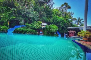 Jalan Pantai Tengah / Chenang (Hotels & Resort)