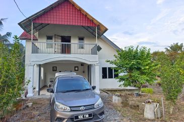 Kg Haji Ghaffar, Yong Peng 2 Storey village House gated