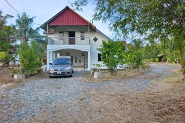 Yong Peng Bunglow 2 storey with worker house