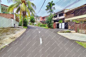 Jalan Liku, Taman Zoo View, Hulu Klang, 68000 Ampang, Selangor - 2 Storey Terrace House 