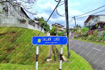 Jalan Liku, Taman Zoo View, Hulu Klang, 68000 Ampang, Selangor - 2 Storey Terrace House 