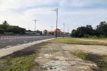 Peringgit Batu Berendam Potential Commercial Land Melaka