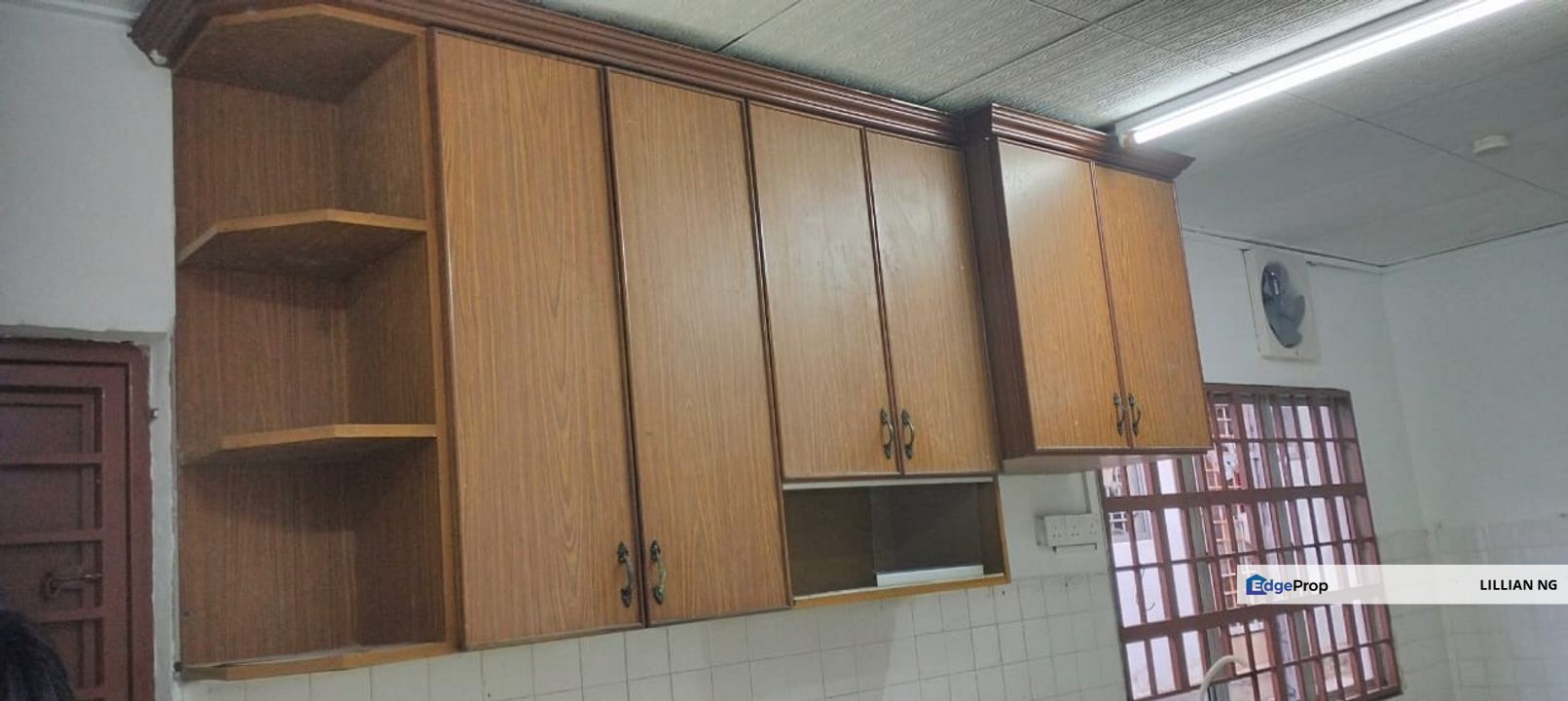 Shah Alam Sek 28 Near Playground Newly Painted  New toilet bowls End lot for good parking , Selangor, Shah Alam