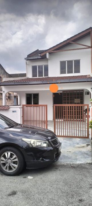 Shah Alam Sek 28 Near Playground Newly Painted  New toilet bowls End lot for good parking , Selangor, Shah Alam