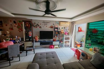 First Residence (Residensi Unggul)