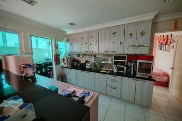 First Residence (Residensi Unggul)