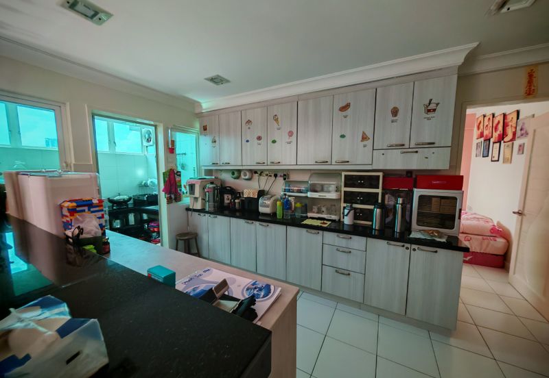 First Residence (Residensi Unggul)