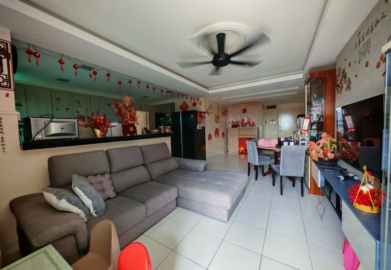 First Residence (Residensi Unggul)