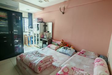 First Residence (Residensi Unggul)