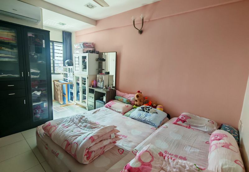 First Residence (Residensi Unggul)