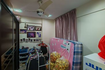 First Residence (Residensi Unggul)