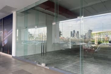 United Point Shop to let