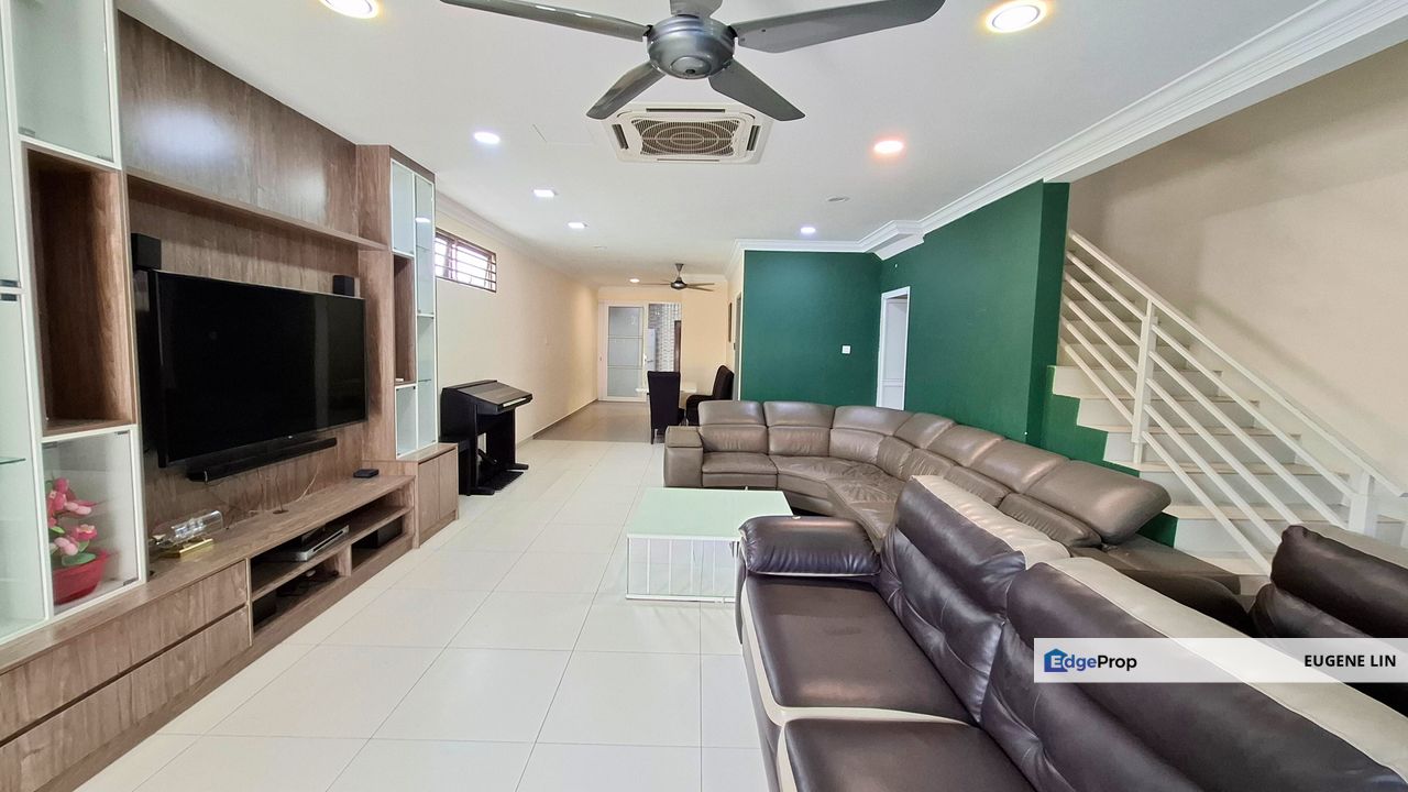 Garden Heights 2sty End Lot – Heavily Renovated with Extra Land! - Fully Furnished House, Selangor, Rawang