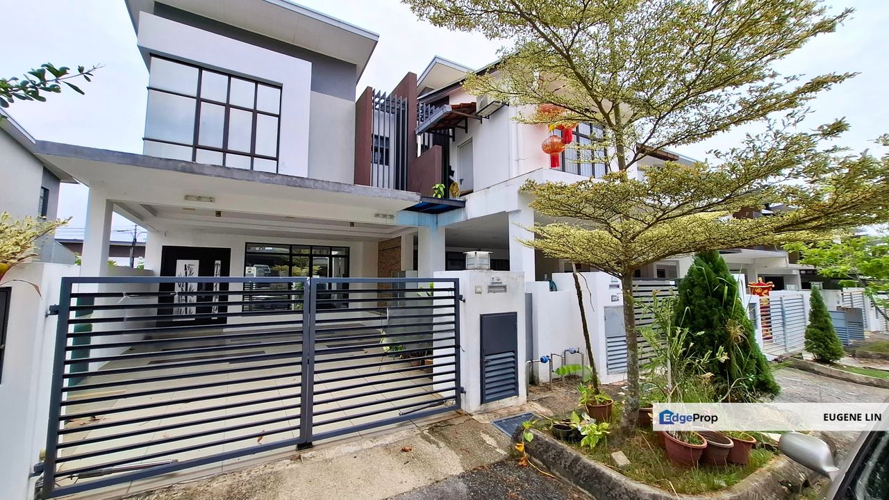 Garden Heights 2sty End Lot – Heavily Renovated with Extra Land! - Fully Furnished House, Selangor, Rawang