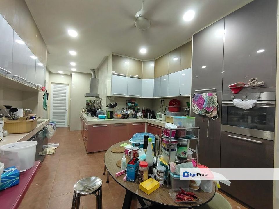 Superlink House That Comes With Internal Garden, Selangor, Glenmarie