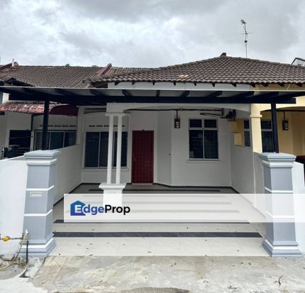 Taman Universiti fully Reno single storey , Johor, Skudai