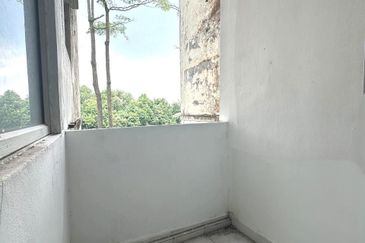 Sri Intan apartment Seri alam