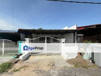 Taman Universiti renovated low cost 3 bedroom, Johor, Skudai