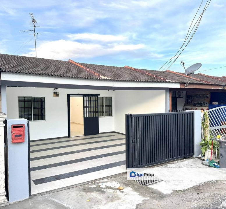 Tmn Sri Plentong 1sty medium low cost, Johor, Plentong