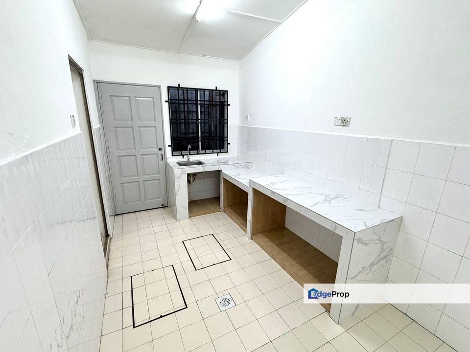 Tmn Sri Plentong 1sty medium low cost, Johor, Plentong