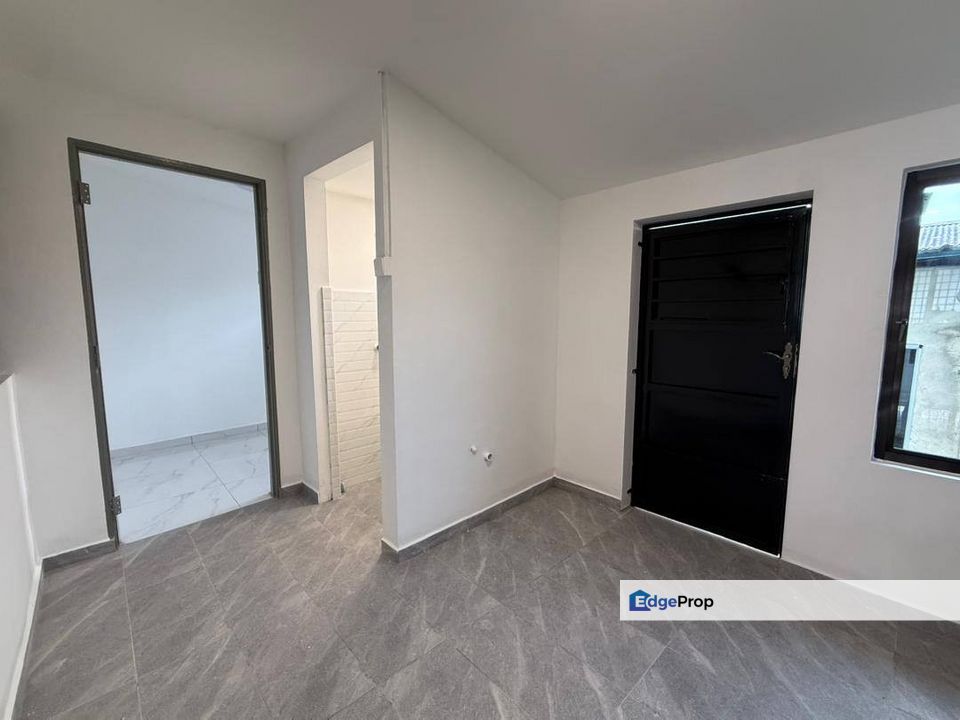 Kulai Taman Bersatu, renovated low cost , Johor, Kulai