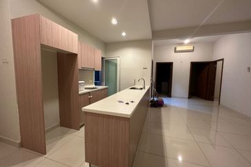 Royal Regent Sri Putramas III