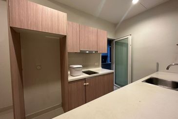 Royal Regent Sri Putramas III