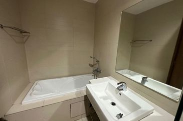 Royal Regent Sri Putramas III